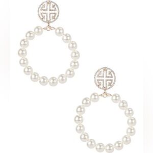 Geometric Pearl Hoop Earrings 🆕 never worn or used